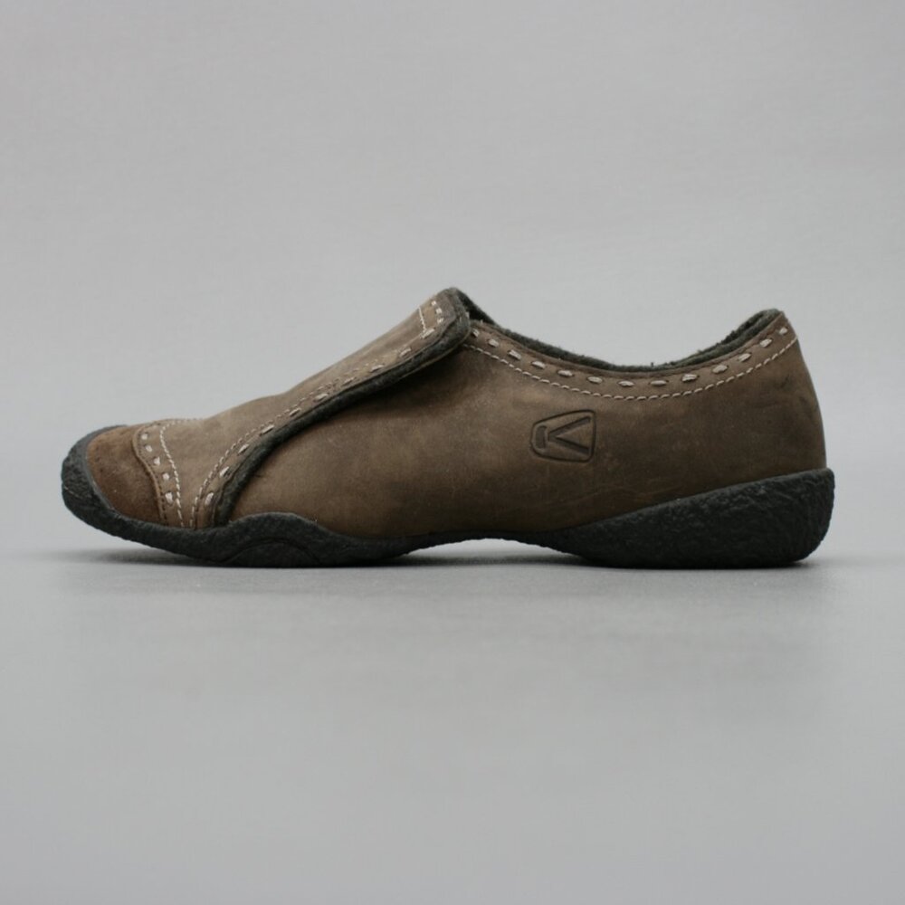 Keen Brown Flats with Durable Rubber Sole and Slip-On Design - Picture 2 of 12